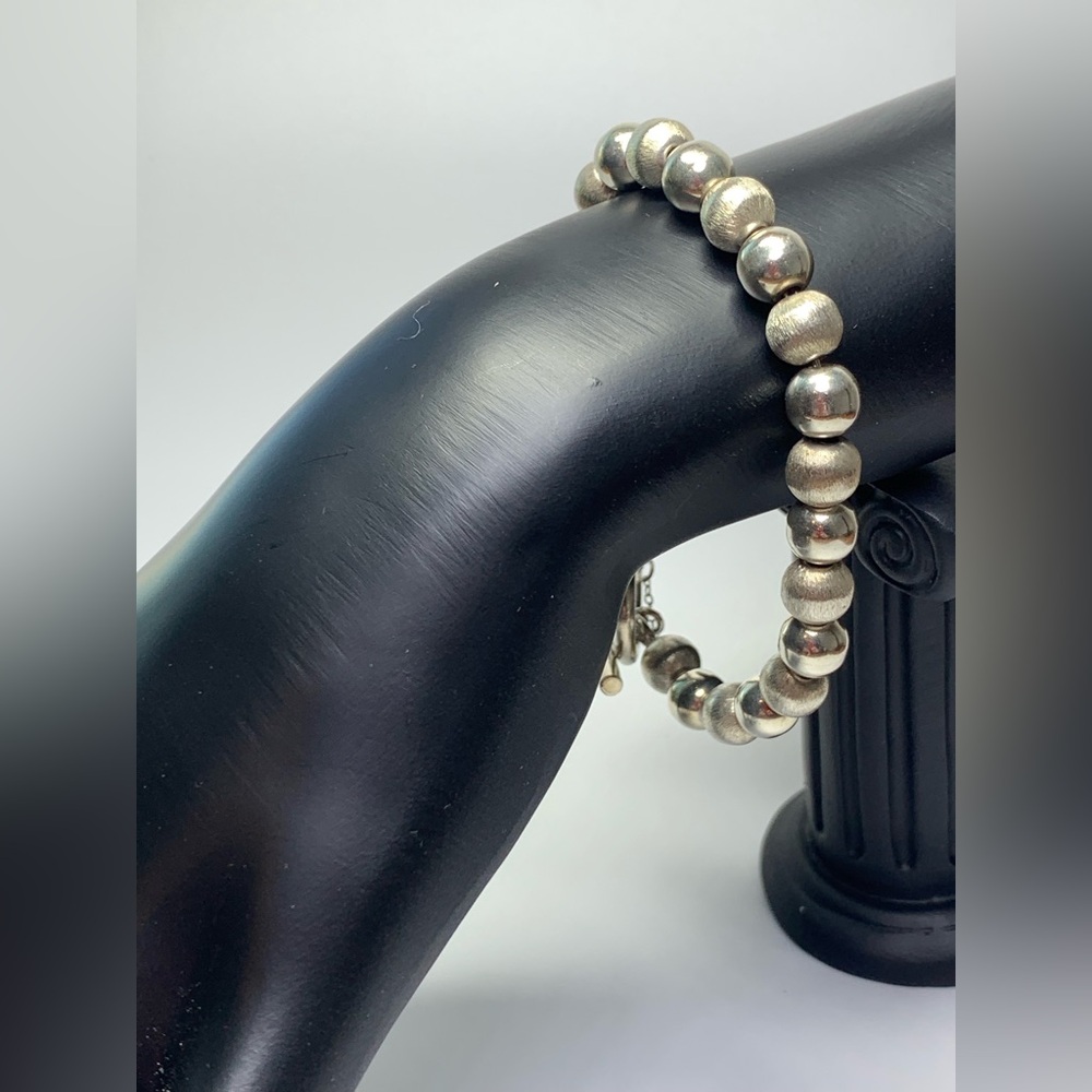 Silpada RARE VHTF Matte & Smooth Sterling Bead Bracelet w/V-Shaped Toggle Bar